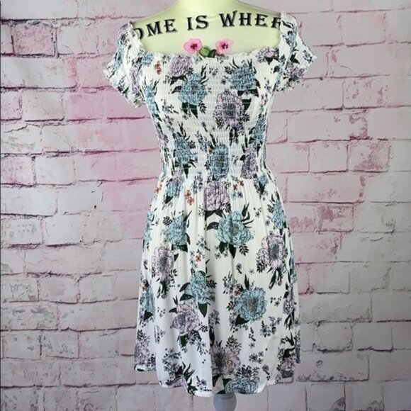 DIVIDED BY H&M White Floral Off the Should… - Picture 1 of 8